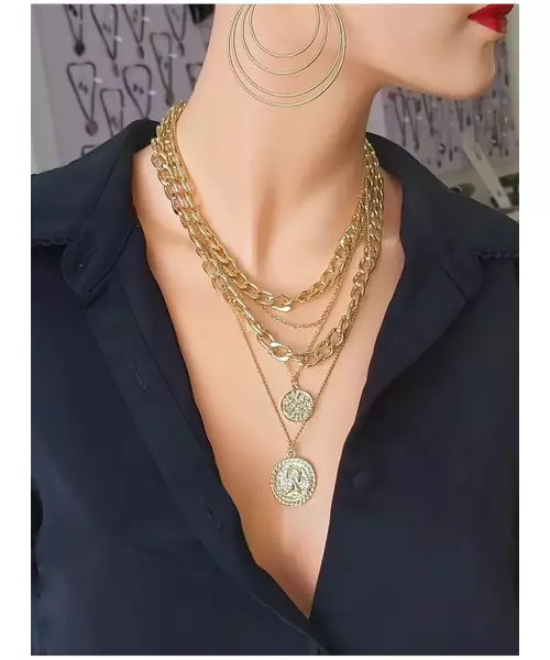 Impressive multi-layered Necklace