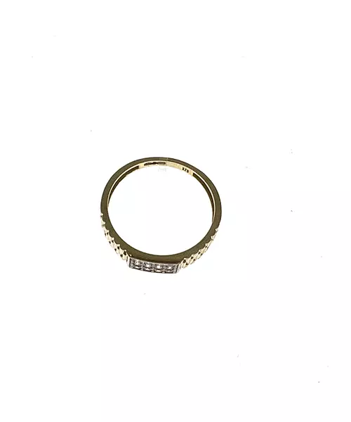 9ct Yellow Gold Ring with Zircons