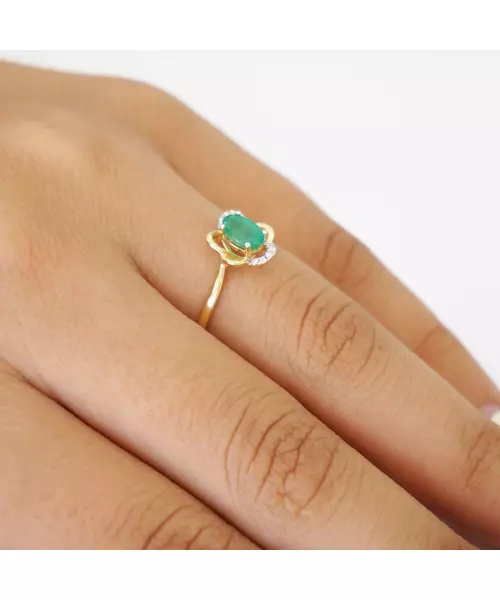 18ct Yellow Gold Vintage Emerald Ring with Diamonds