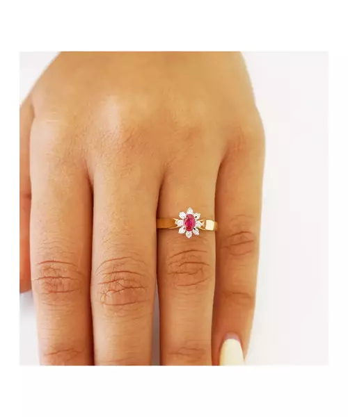 18ct Gold Flower Ring with Rubi and Diamonds