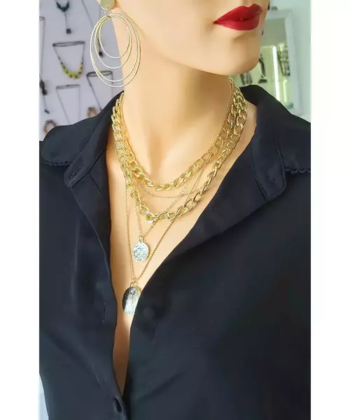 Impressive multi-layered Necklace